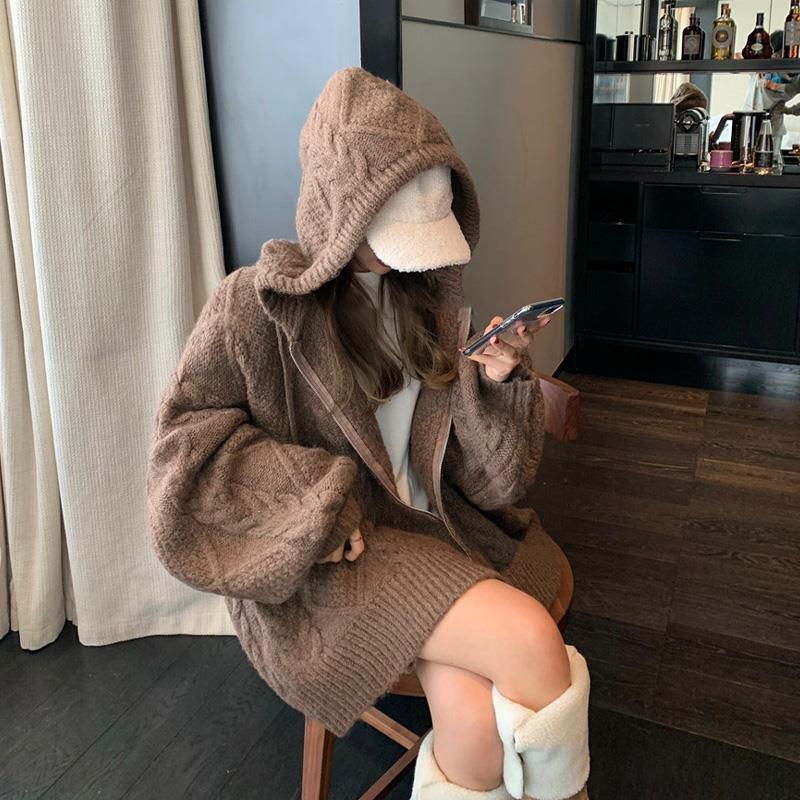 Maglione con cerniera e cappuccio di media lunghezza per ragazze