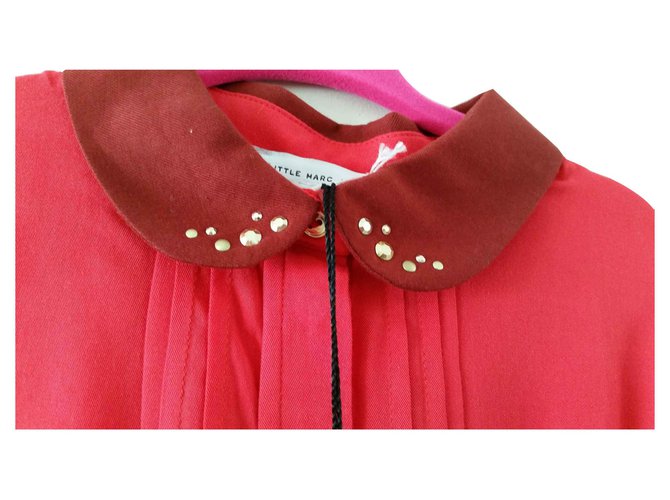 Marc Jacobs Little Marc Jacob Camicetta rosso brillante plisse , colletto con disegni dorati sul colletto ,
