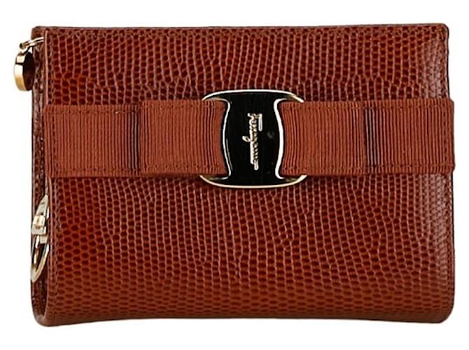 Pochette in rilievo Vara Ribbon di Salvatore Ferragamo Marrone