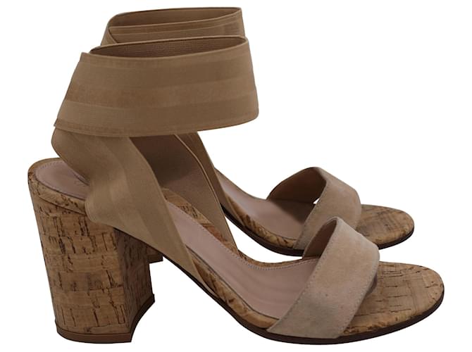 Sandali con tacco a blocco Hailee Band in suede marrone di Gianvito Rossi