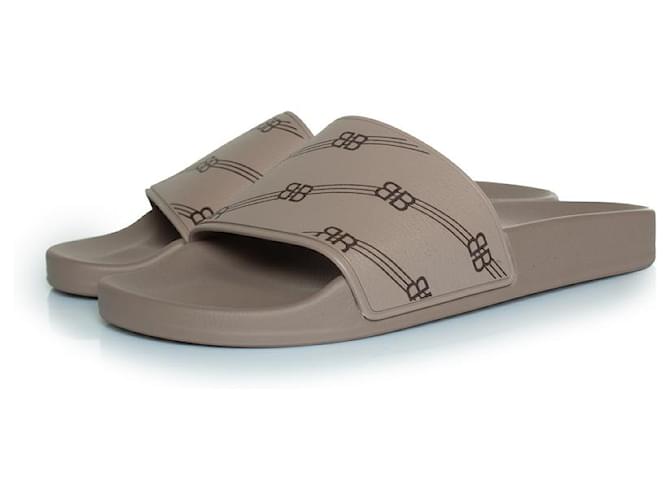 Balenciaga, ciabatta da piscina logo orgoglio bb monogramma Marrone