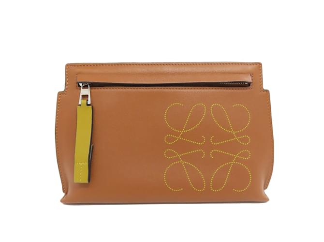 Pouch T Anagram Loewe in pelle di vitello Marrone
