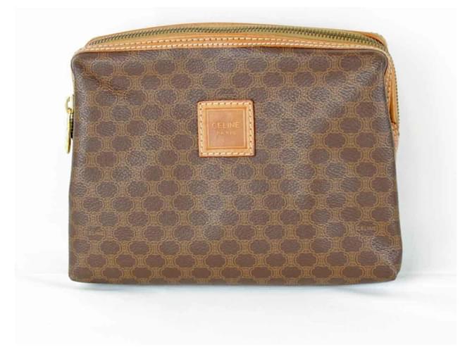 Céline Pochette con motivo Macadam Celine Marrone