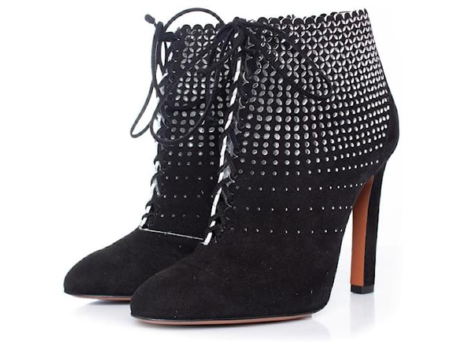 Alaïa Stivali in suede nero con lacci tagliati al laser