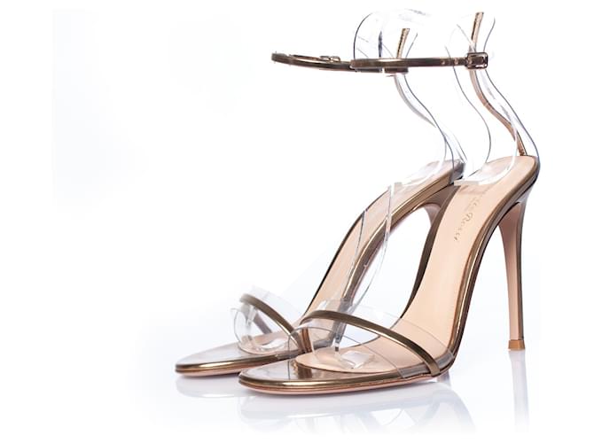 Gianvito Rossi Sandalo metallico Plexi in oro D'oro