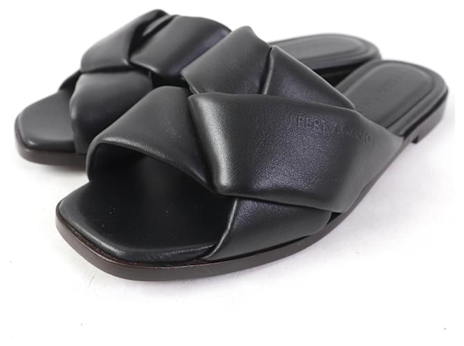 Salvatore Ferragamo Sandali in pelle con logo Ferragamo ALRAI Nero