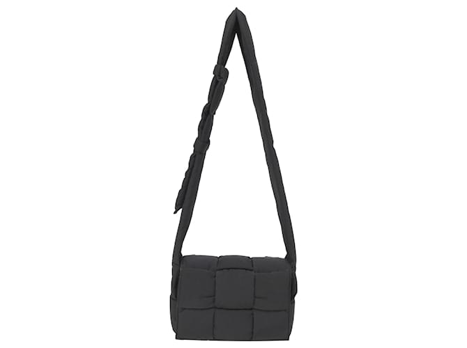 Borsa a tracolla in poliamide nera Small Padded Tech Cassette di Bottega Veneta Nero