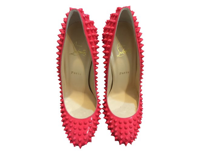 Christian Louboutin Tacchi a spillo Fifi in pelle verniciata rosa calda