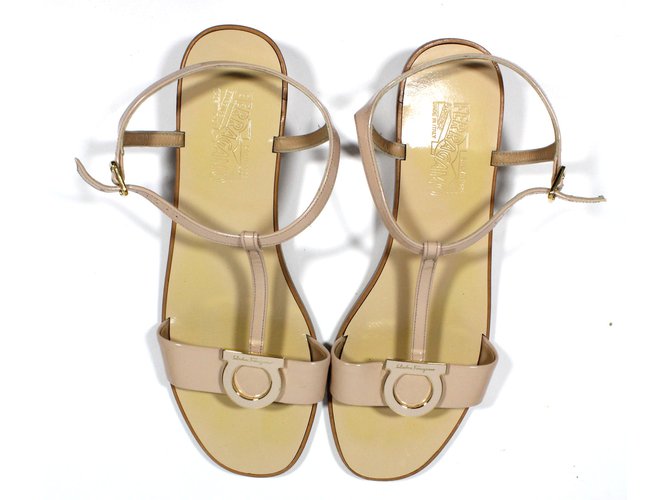 Salvatore Ferragamo Sirène Beige