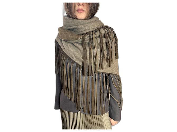 Sciarpa in cashmere baby con frange di Loro Piana Marrone chiaro Marrone scuro Gold hardware
