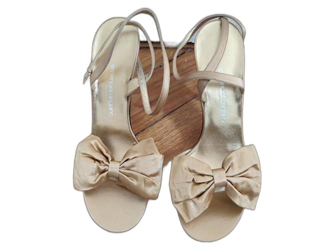 Emanuel Ungaro Décolleté dorati D'oro