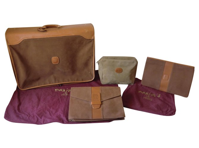 Set da collezione di Pierre Cardin Caramello