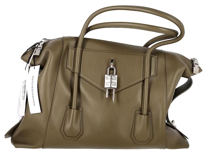Borsa a Spalla Large Antigona Soft Lock in Pelle Verde Oliva di Givenchy