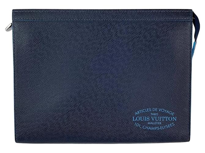 Borsa a mano Louis Vuitton Pochette Voyage MM in pelle Taiga blu scuro Edizione limitata