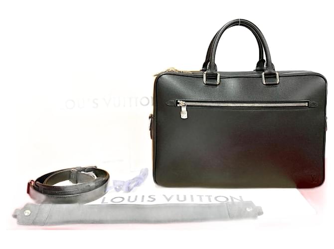 Borsa a spalla 2 in 1 in pelle Taiga Louis Vuitton nera Nero