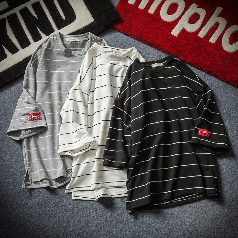 T-shirt a righe sottili girocollo