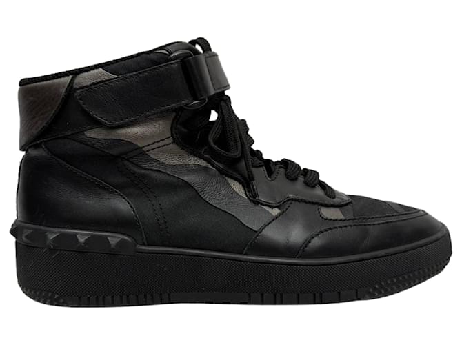 Sneakers alte Valentino Garavani Rockstud camouflage in pelle nera Nero