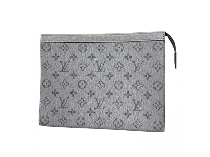 Borsa Clutch Pochette Voyage MM Taiga Rama di Louis Vuitton Argento