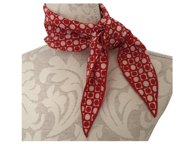 Triangolo di Hermès Rosso