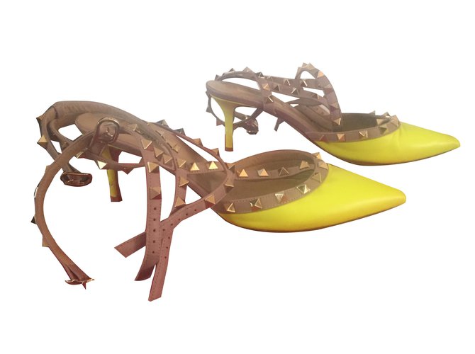 Valentino Garavani Rockstud Giallo