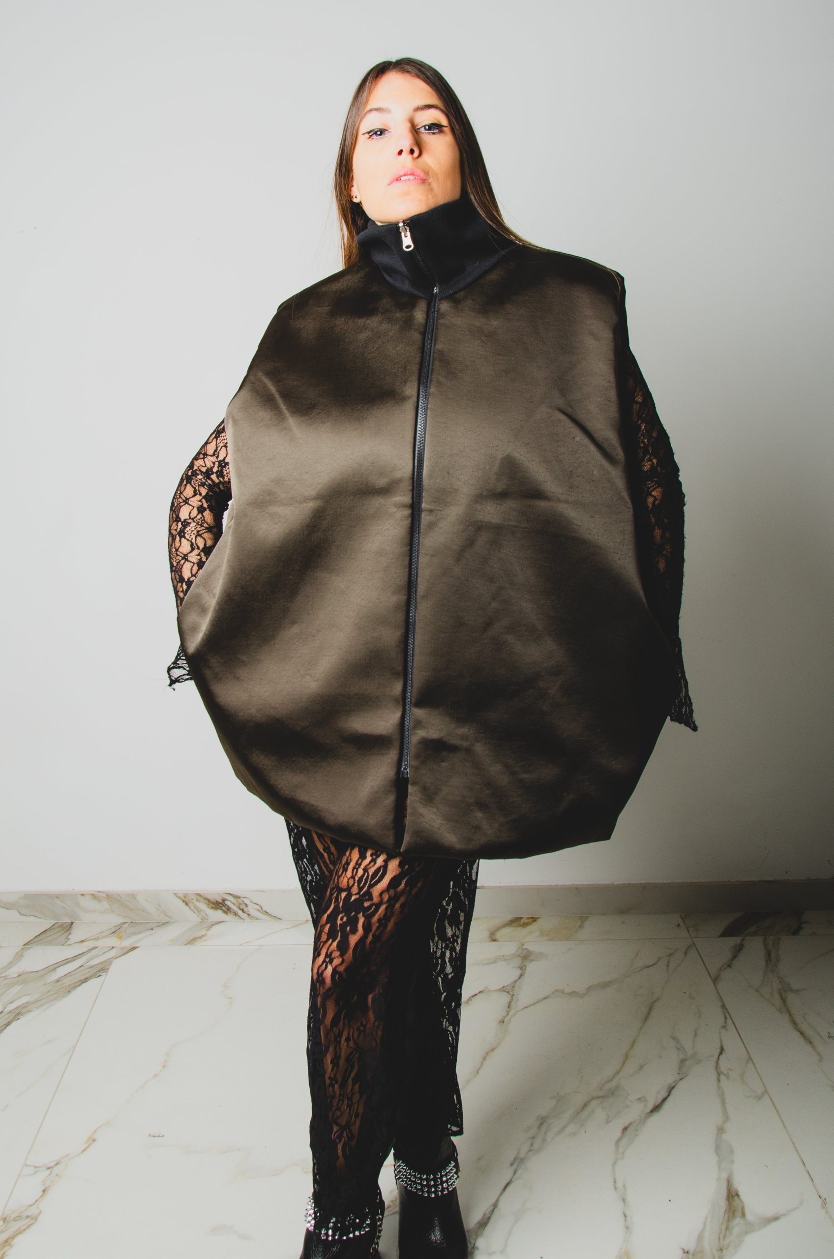 GILET IN TESSUTO RIGIDO CON COLLETTO - REVERSIBILE IN JAQUARD ANIMALIER