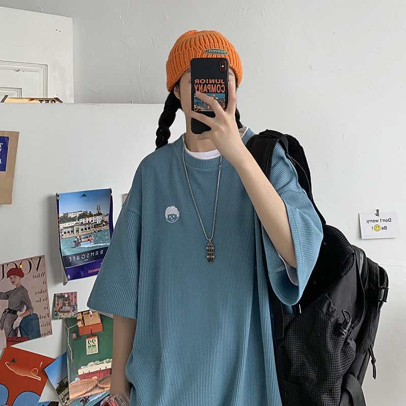 T-shirt ampia loose fit tessuto nido d'ape con ricamo in filato per ragazzi in stile coreano