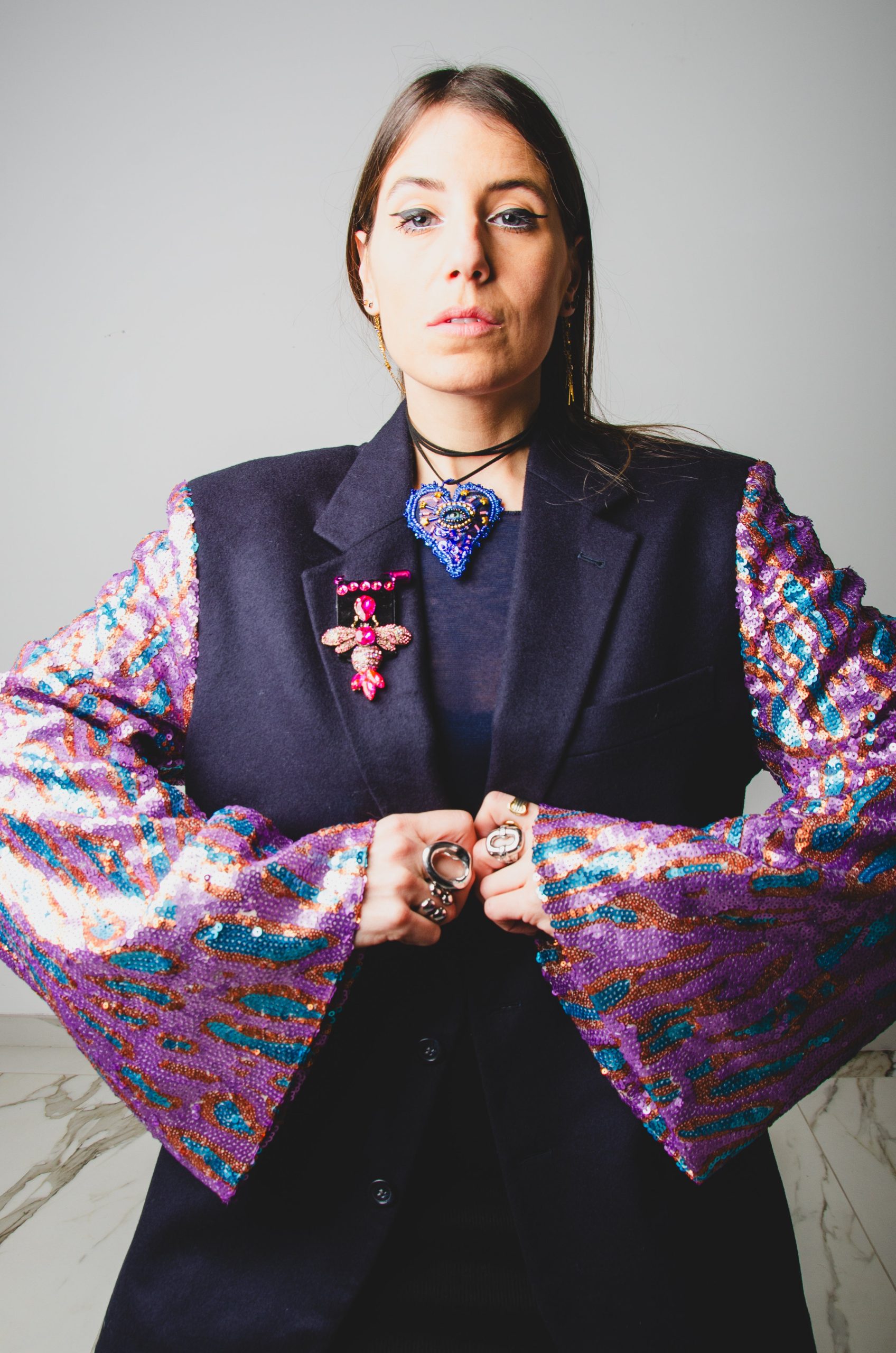 300 Giacca uomo vintage upcycling  con maniche modificate in paillettes viola