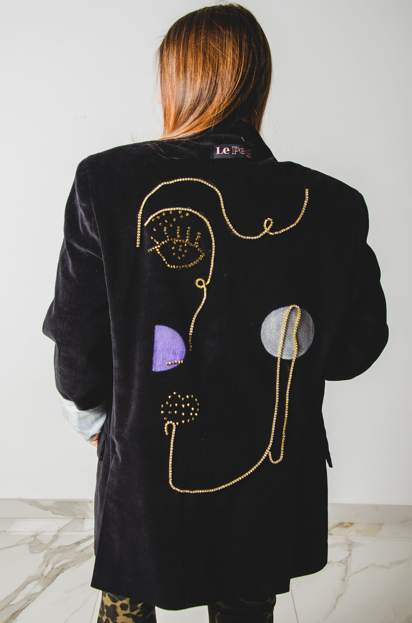 311 Giacca a costine di velluto nero i cotone Tg 50 con illustrazione con catena di strass e colori