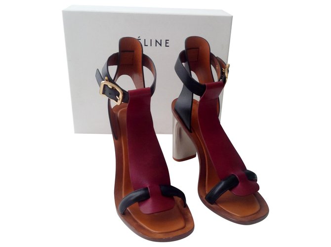 Céline Sandali Phoebe Philo Bam Bam bordeaux e nero. 100% Leather. Made in Italy. Bordò