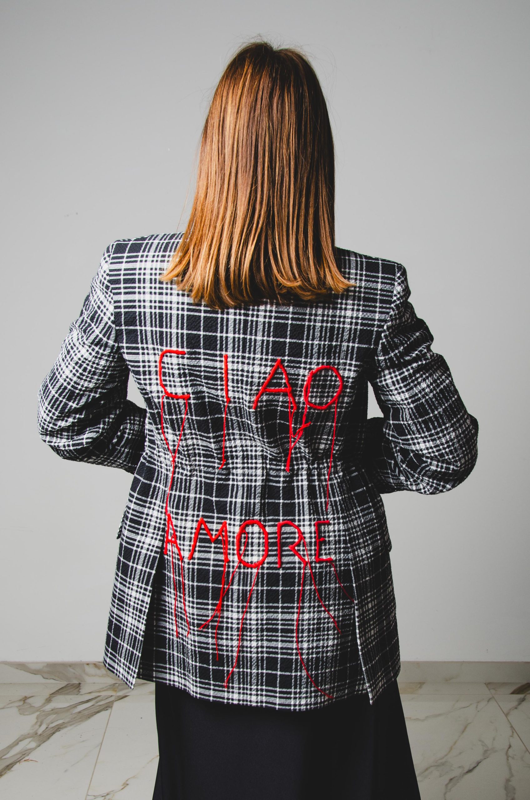 340 Giacca a quadri bianco e nero in cotone Tg 40 ricamo a mano "CIAO AMORE"