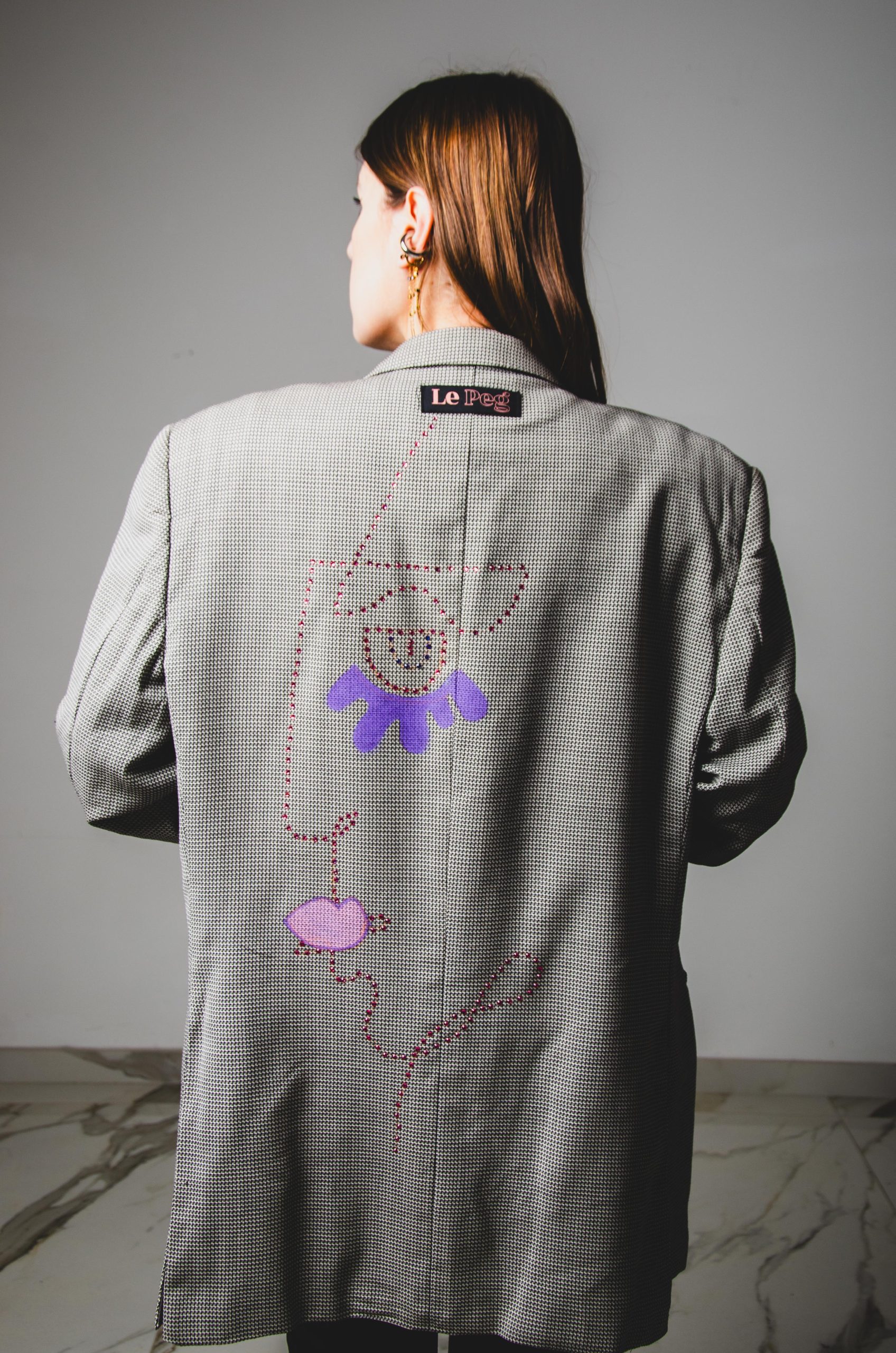 384 Giacca grigia 3 bottoni in pura lana vergine con illustrazione strass e colori - Tg 52/54