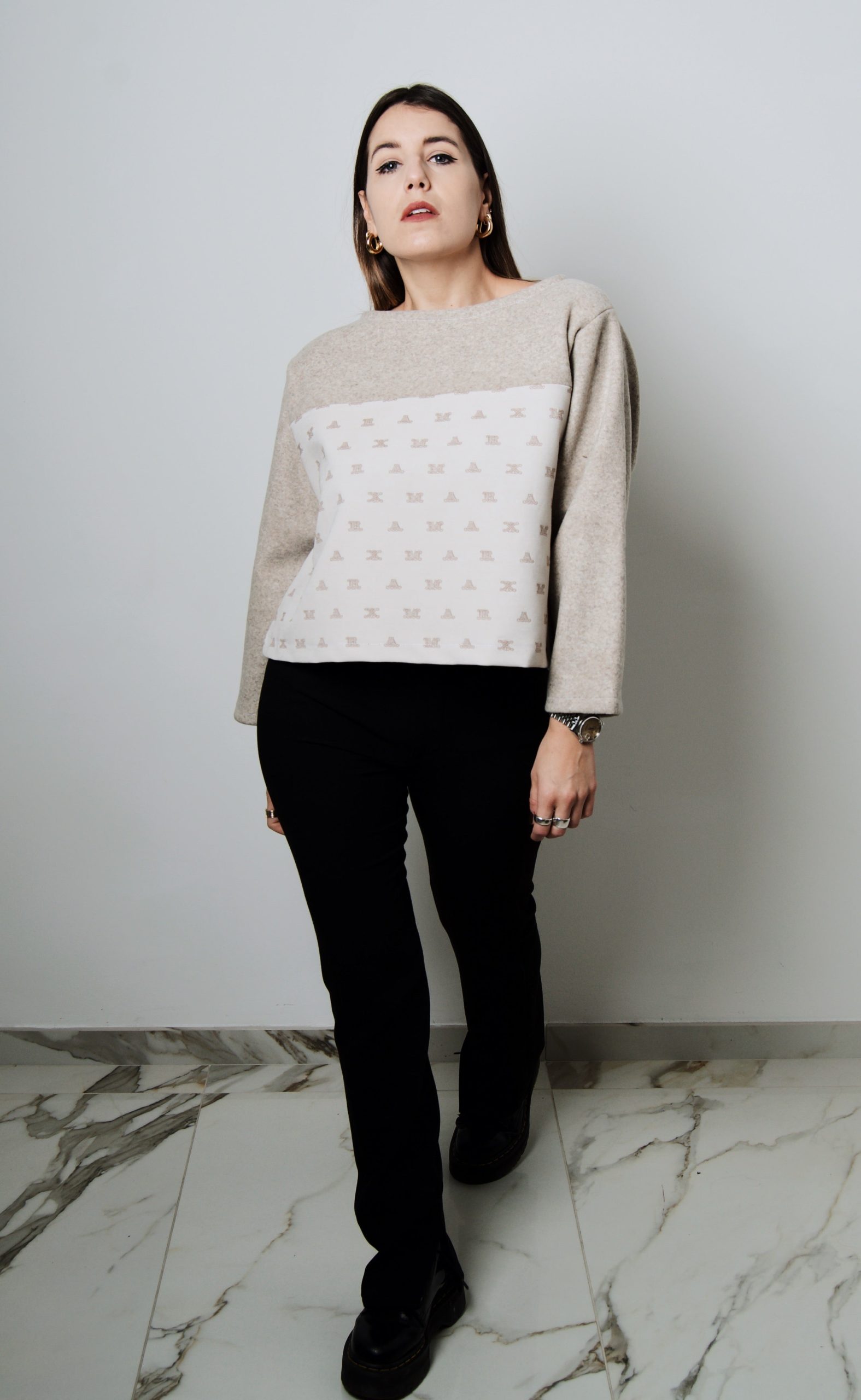 Felpa crop sartoriale in cotone e lana beige con iniziali - tessuto Max