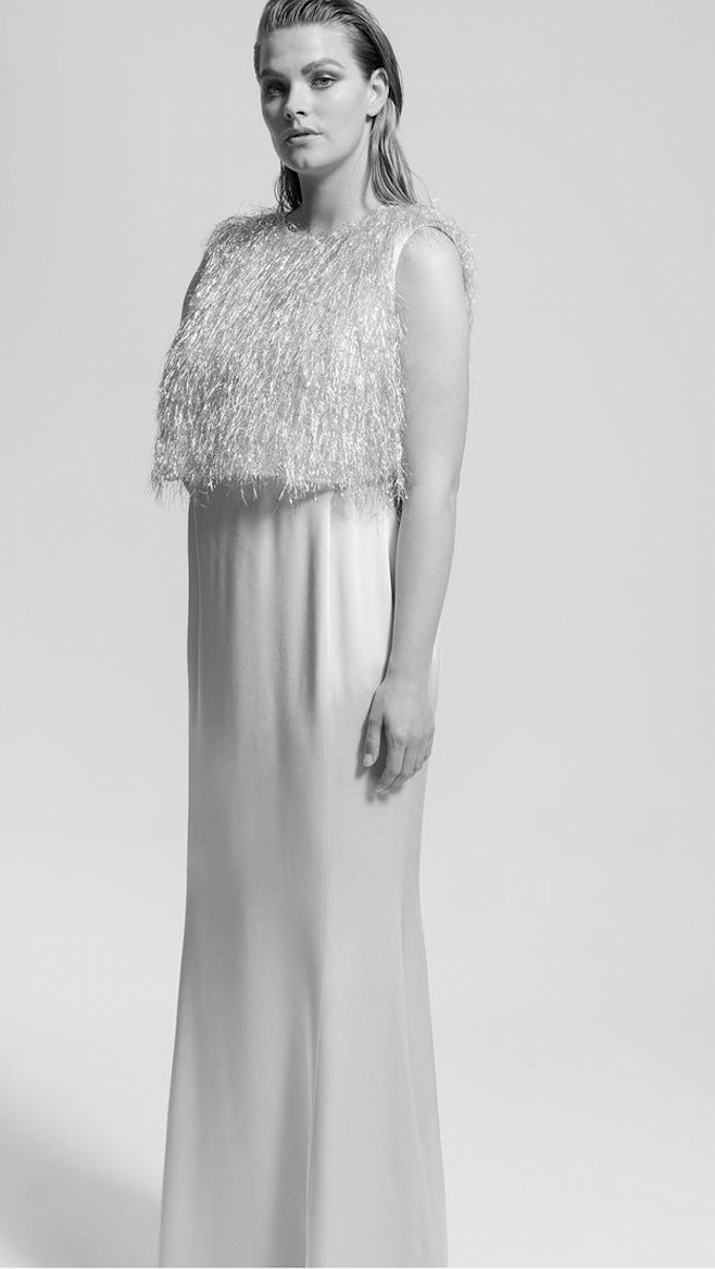 Abito argento fluido con top di frange brillanti