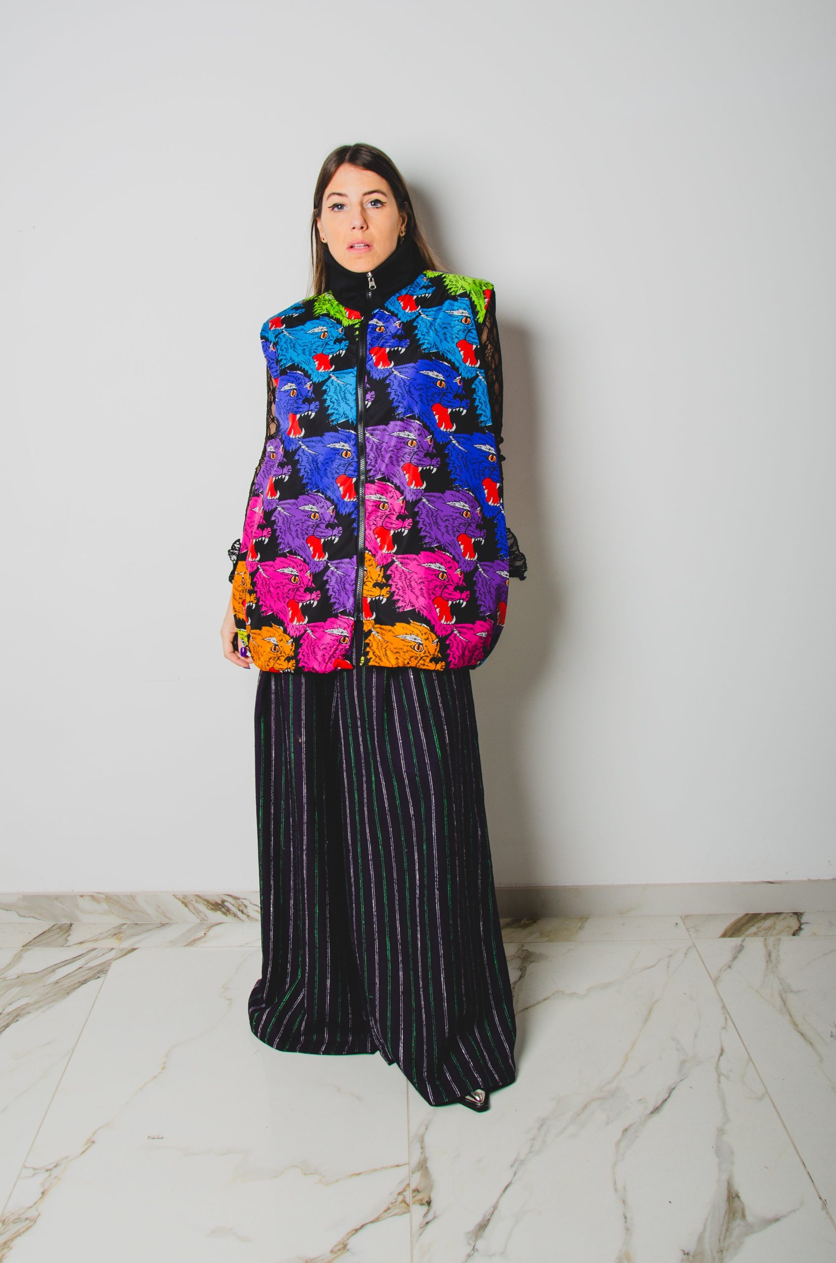 GILET IN TESSUTO TECNICO FANTASIA DI LUPI, REVERSIBILE IN VELLUTO NERO