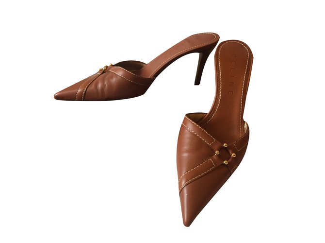 Céline Mules Caramello