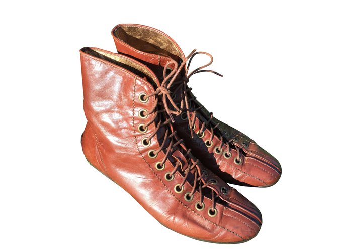 Yves Saint Laurent Stivaletti Marrone