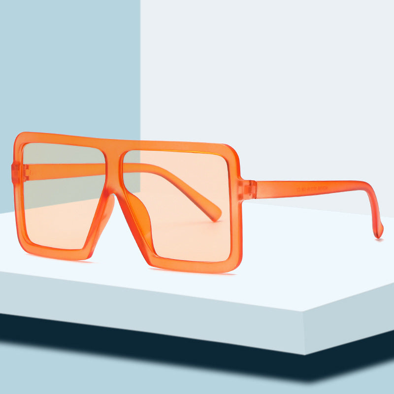 Occhiali da sole con montatura super quadrata