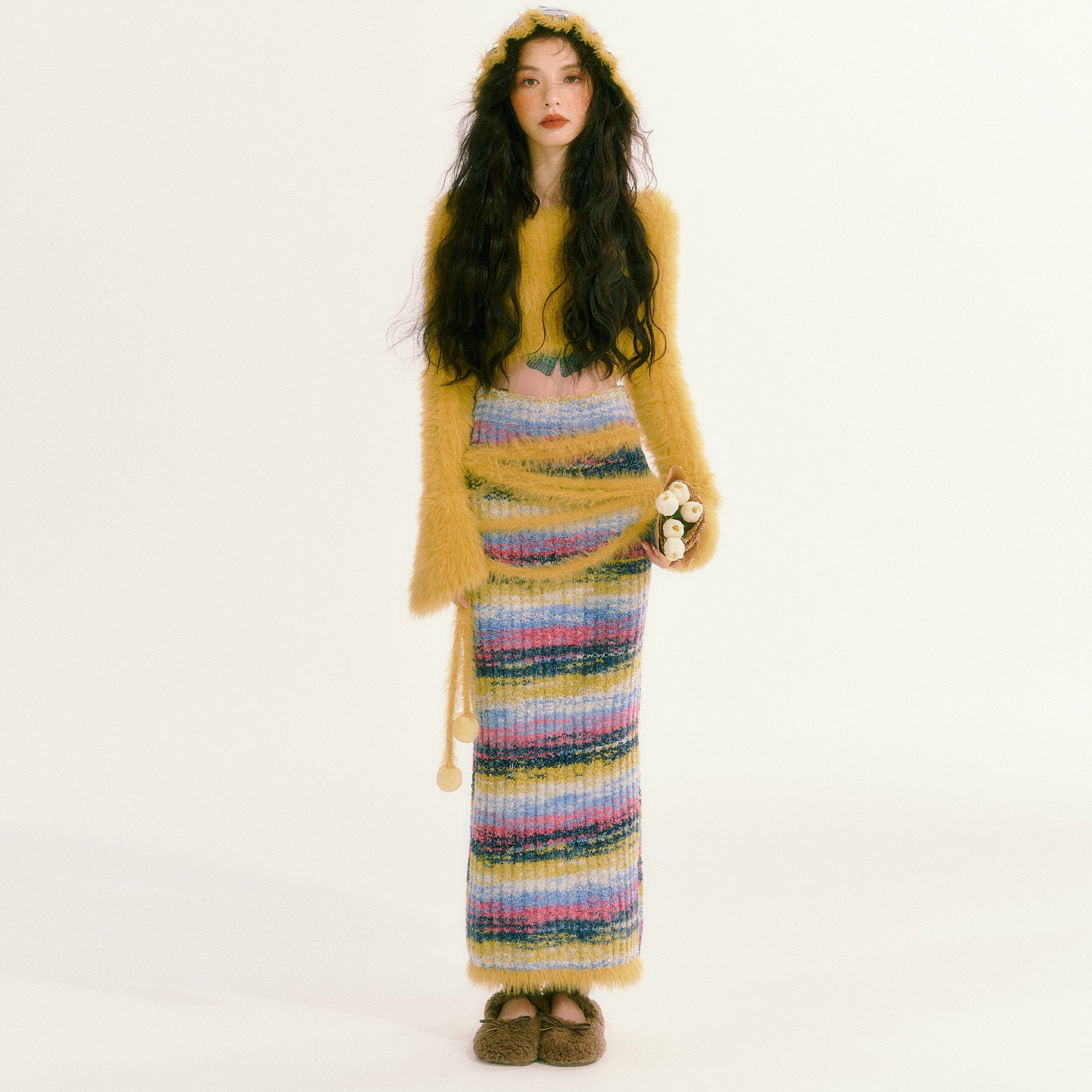 Set gonna lunga, cappello, maglione di lana in stile retrò