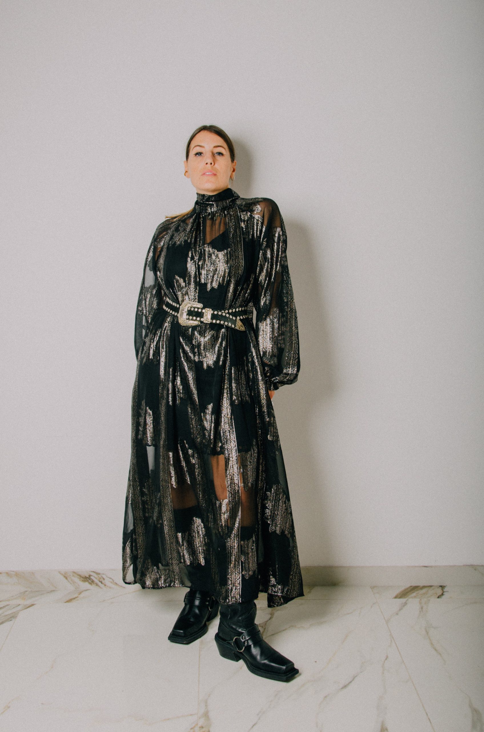 OPERA dress - Vestito sartoriale  accollato / scollo a V  ampio nero metallizzato