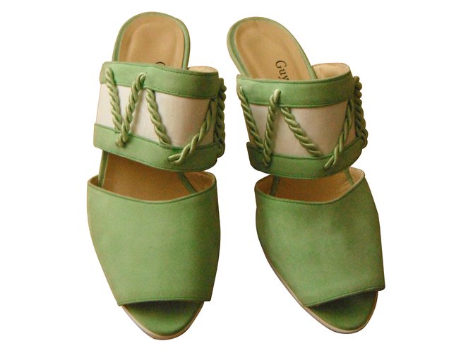 Guy Laroche Tacchi Verde