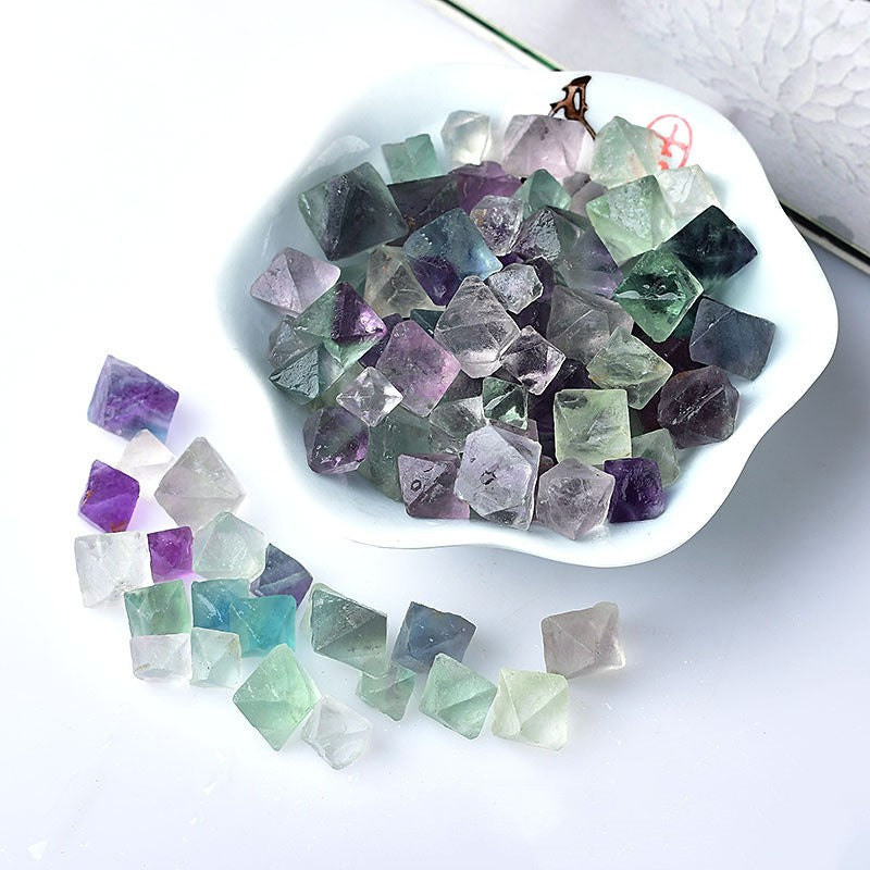 Pietra cristallo di fluorite colorata