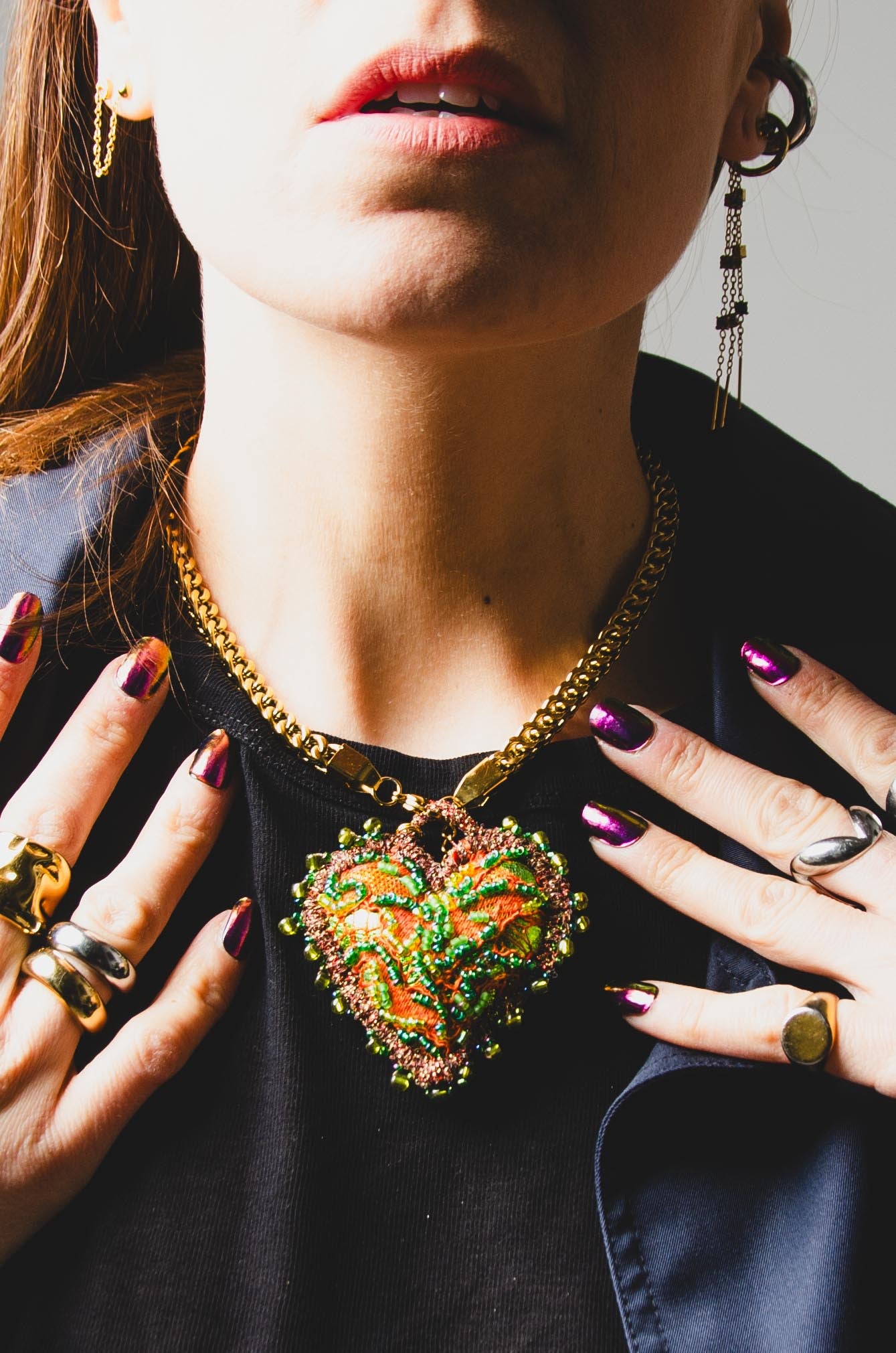 Collana 100% handmade ricaata a mano con pizzo verde e base arancione