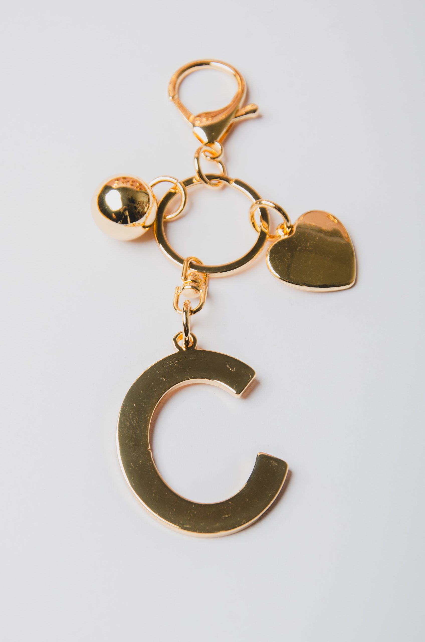 Portachiavi / Charms dorato per borsa con lettera iniziale C