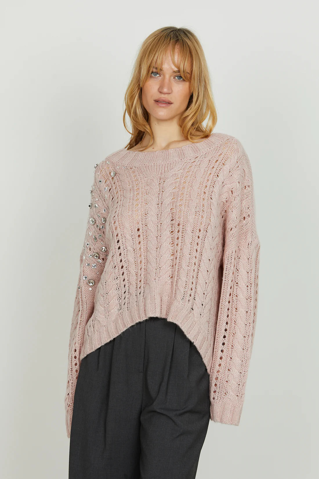 Maglia SERIFO manica lunga over con lavorazione trecce più applicazione pietre RELISH