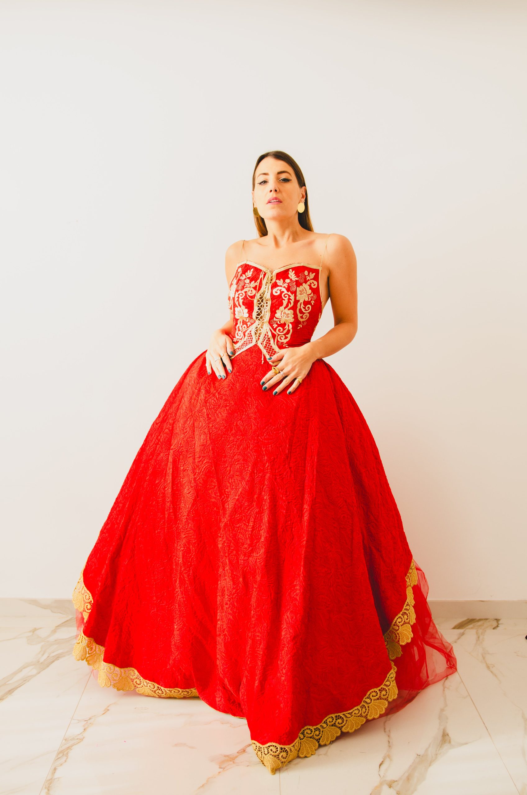 Abito Gai Mattiolo vintage rosso con corpino aderente e gonna ampia