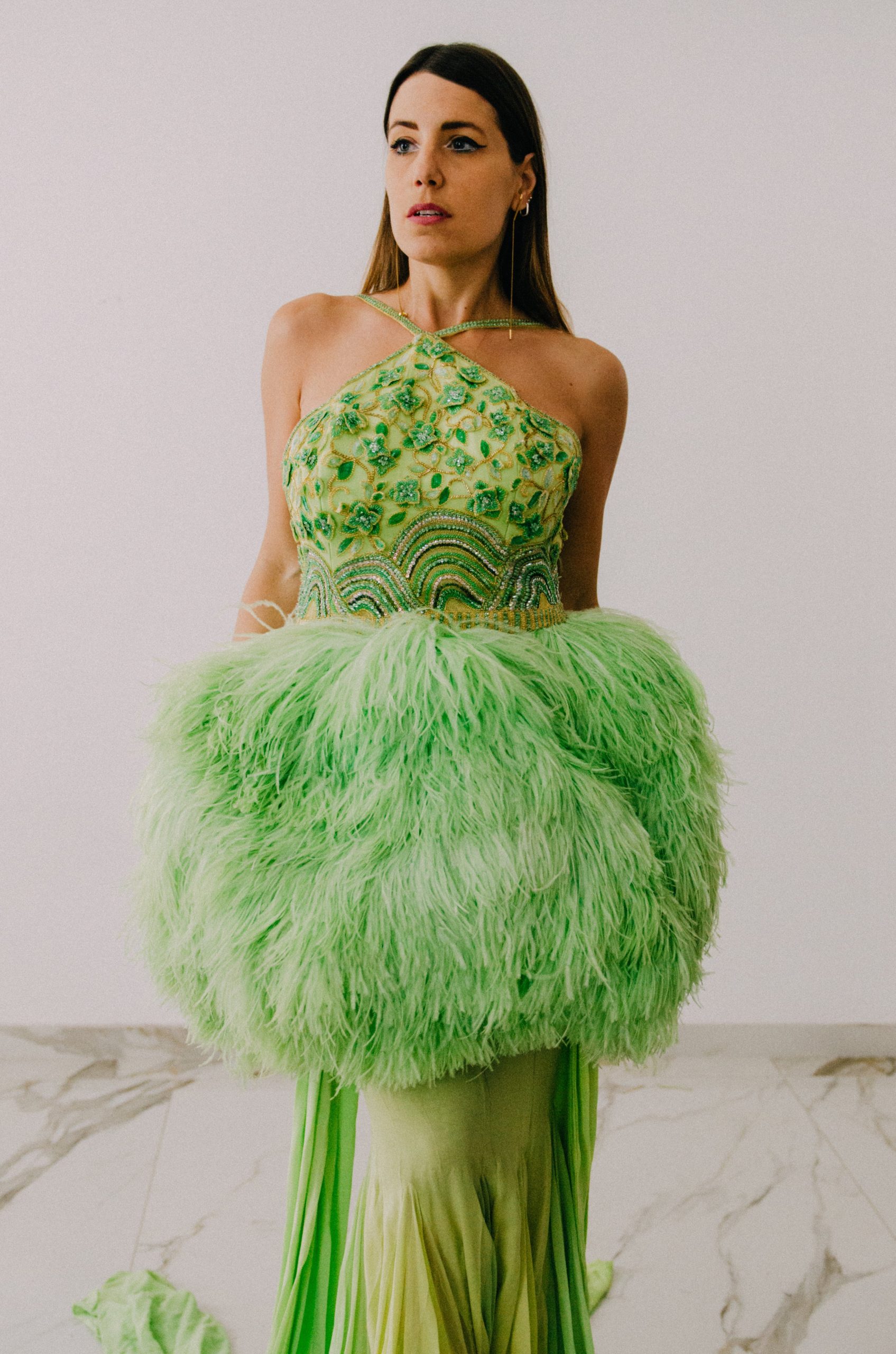 Abito Gai Mattiolo vintage in seta verde con piume