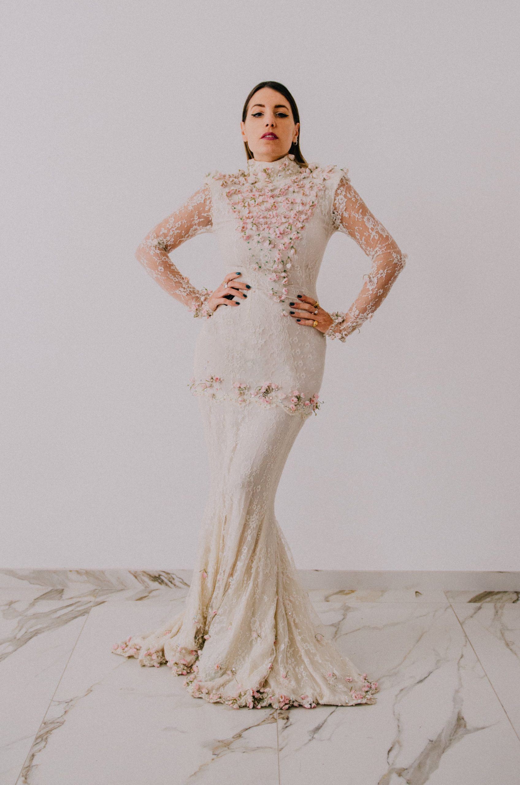 Abito  Gai Mattiolo vintage in pizzo bianco collo alto