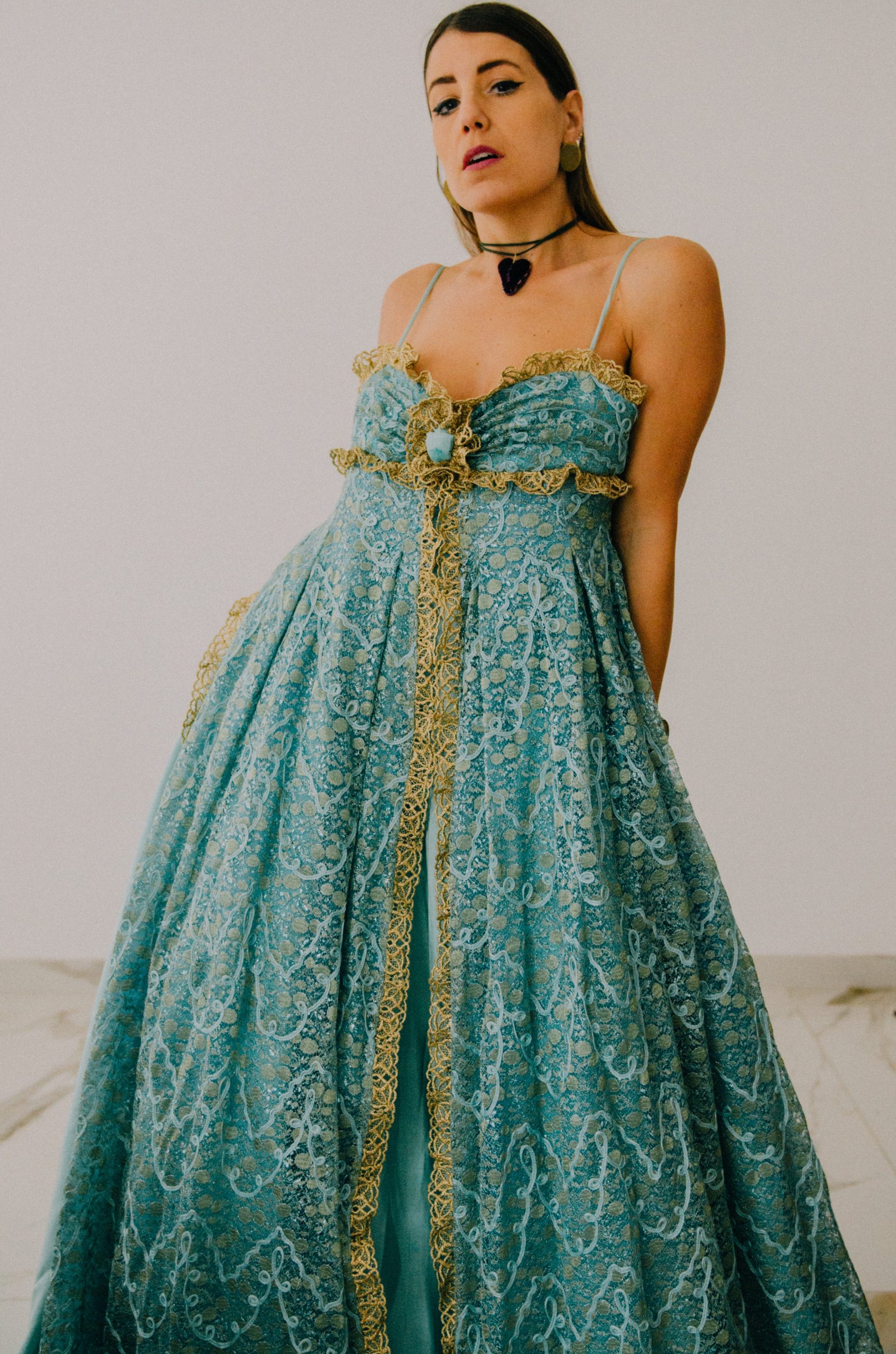 Abito Gai Mattiolo vintage in pizzo e ricami azzurro