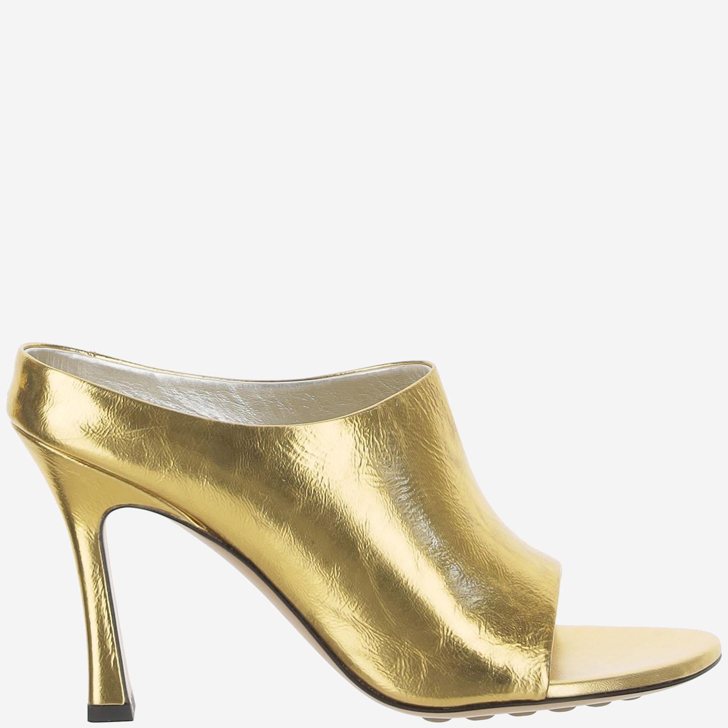 SANDALO IN PELLE CON TACCO