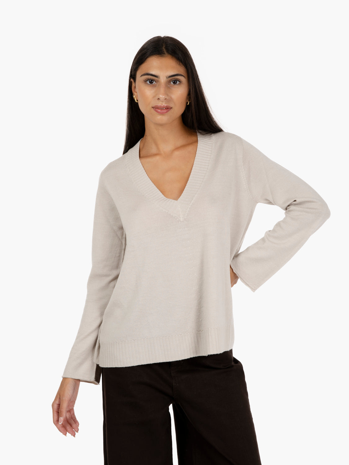 Maglia con scollo a V caffelatte